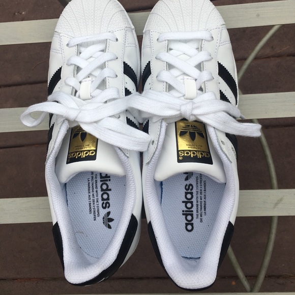 BRAND NEW Classic Adidas Superstars - Picture 5 of 7